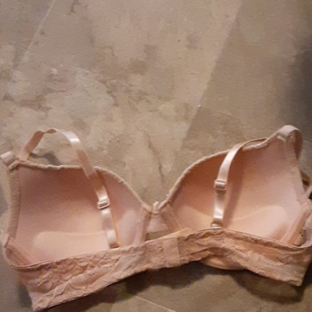 Pink lace bra - Picture 4 of 4